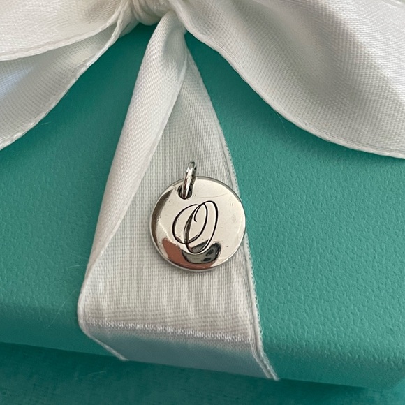 Tiffany‎ & Co letter O charm